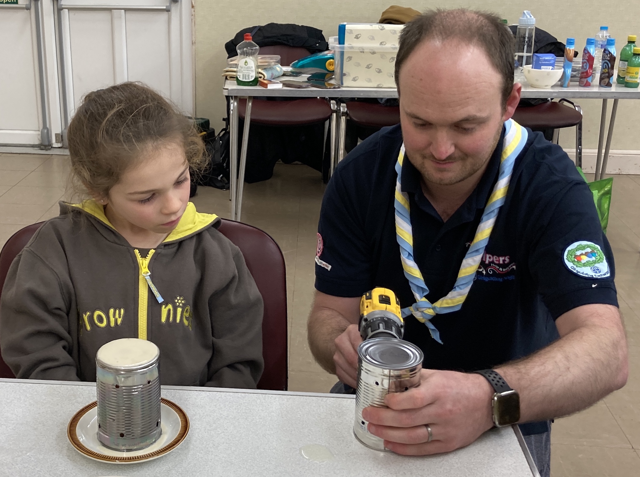 Male volunteer with Brownies